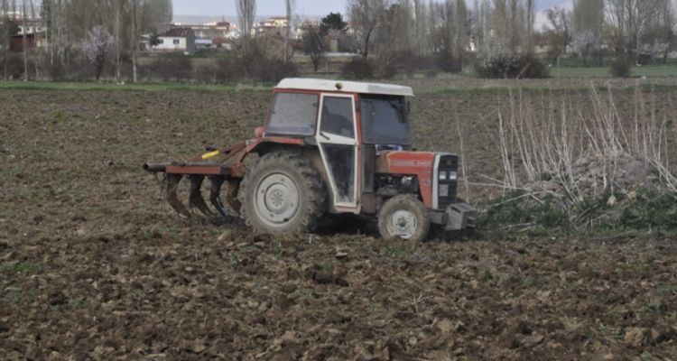 Afyonkarahisar'ın Şuhut ilçesinde patates ekim sezonu başladı